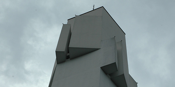 Kirchturm der katholischen Kirche Zollikerberg