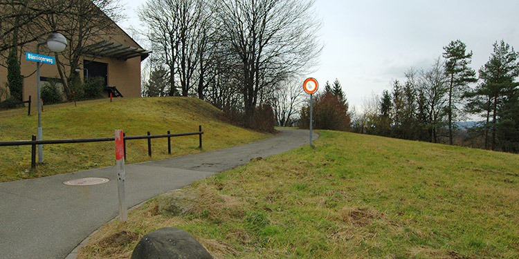 Strasse zum Chirchbüel-Areal