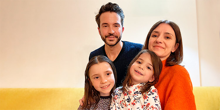 Die neunjährige Juliette (links) und die vierjährige Lily-Rose (rechts), mit Virginie und Ralph Gnannt haben dieses Bild ihrer Familie gewählt. (Bild ab)