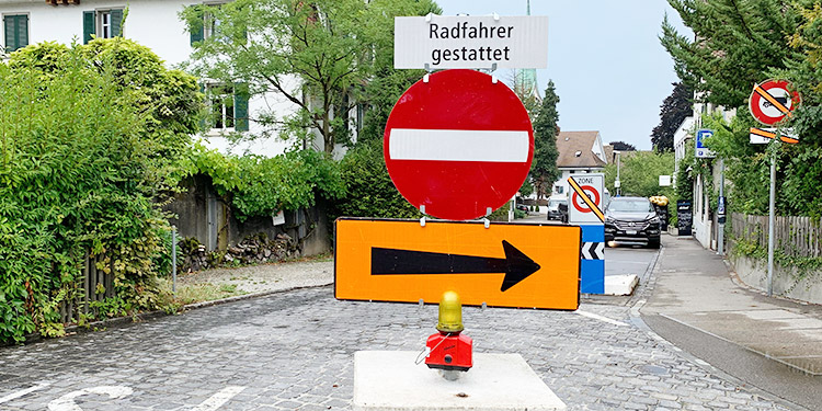 An der Zolliker Binderstrasse ist mit Verkehrseinschränkungen zu rechnen. (Bild: zvg)