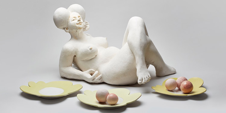 Ein bisschen frivol und frech kommt diese Figur von Sophie Lechner daher. Die Keramikerin stellt im August in der Milchhütte aus. (Bild: zvg)