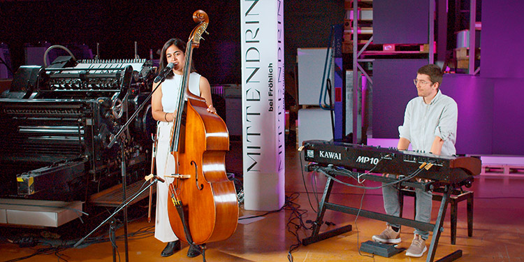 Die Künstlerin Jeanaine Jarret performte im Forum «Mittendrin bei Fröhlich» mit Dimitri Gamboni. (Bild: fd)