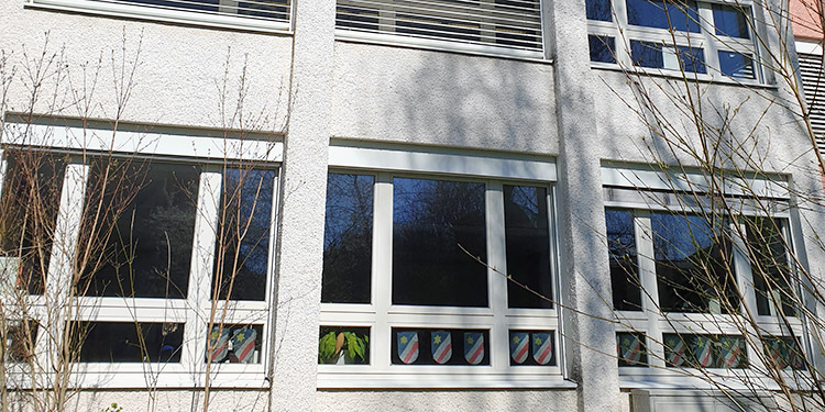 Blick hinter die Fassade – im Schulhaus Rüterwis müssen noch einige Wogen geglättet werden. (Bild: cef)