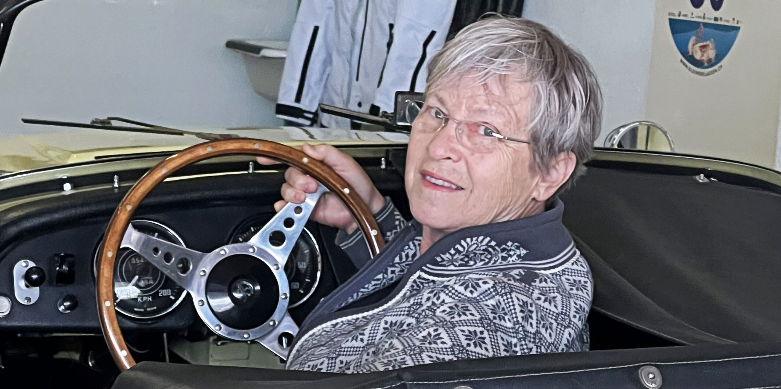 Für die technische Ausstattung von Operationssälen verantwortlich, ein Dienstgrad als Hauptmann oder als Unternehmerin – das ist 
Yvonne Bucher. Gerne ist sie mit ihrem Oldtimer unterwegs. (Bild: fs)