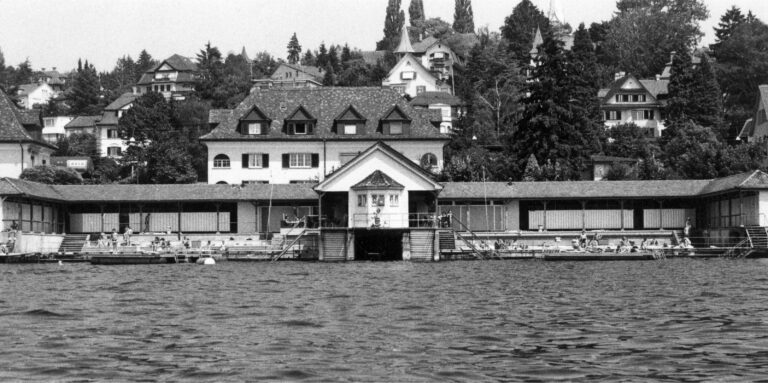 Das Seebad Zollikon mit seiner Nord- und Südseite; mit der Zweiteilung wurde die Geschlechtertrennung architektonisch berücksichtig. (Bild: Archiv)