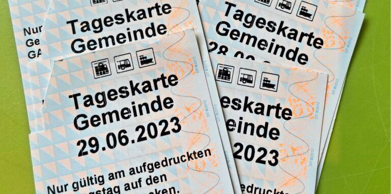 Schluss mit den «Tageskarten Gemeinde»: Sowohl Zollikon als auch Zumikon springen nicht auf den Zug der neuen «Spartageskarten» der SBB auf. (Bild: zvg)