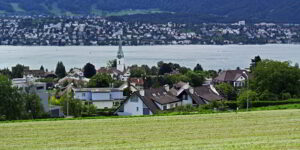 Doch kein durchgehender Weg rund um den Zürichsee. Was bedeutet die gescheiterte Uferinitiative für Zollikon? (Archivbild: zzb)